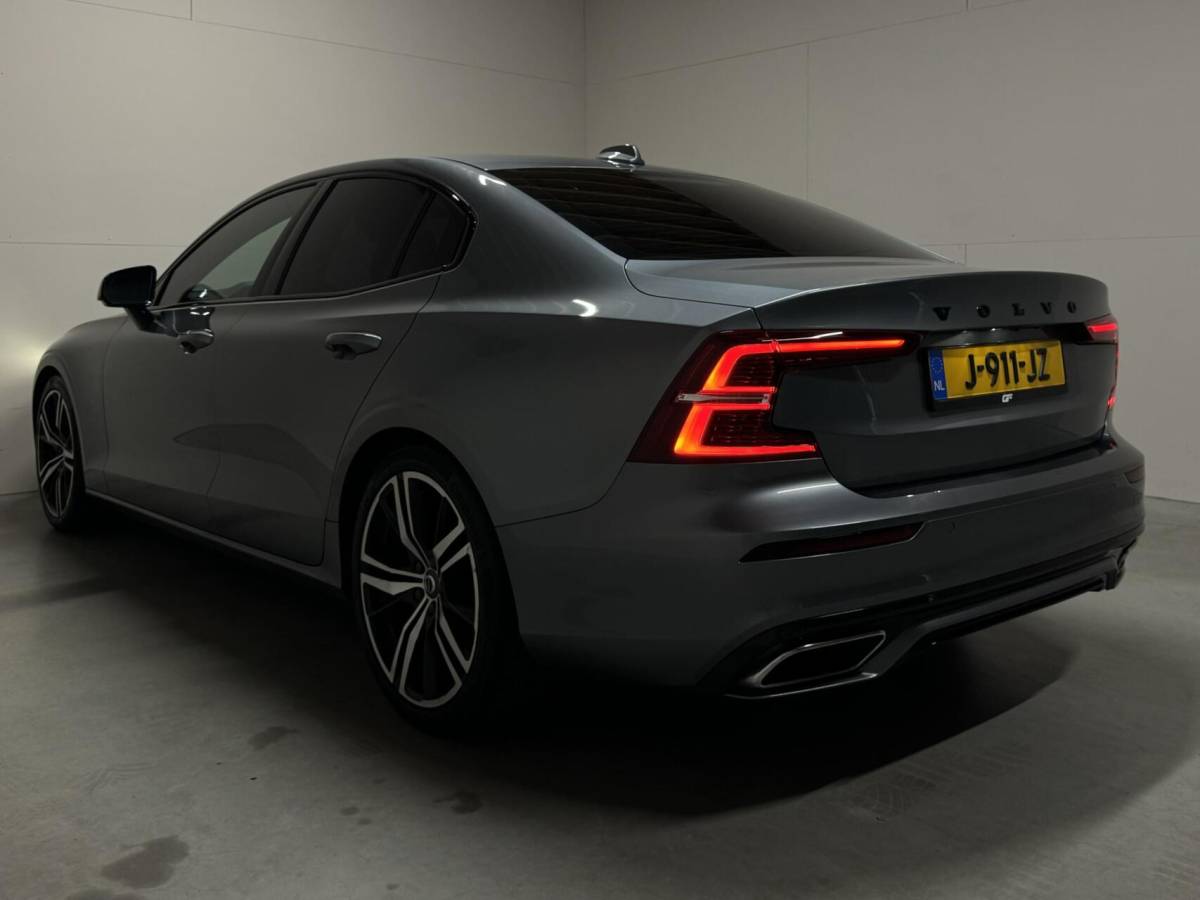 Volvo S60 Volvo S60 2.0 T4 R-Design Autopilot Camera CarPlay Trekh. NAP