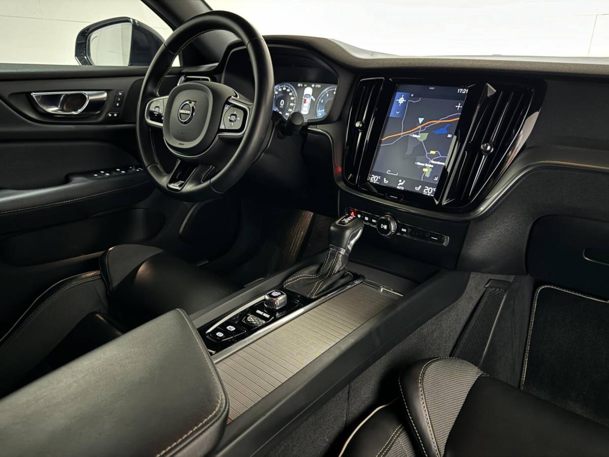 Volvo S60 Volvo S60 2.0 T4 R-Design Autopilot Camera CarPlay Trekh. NAP