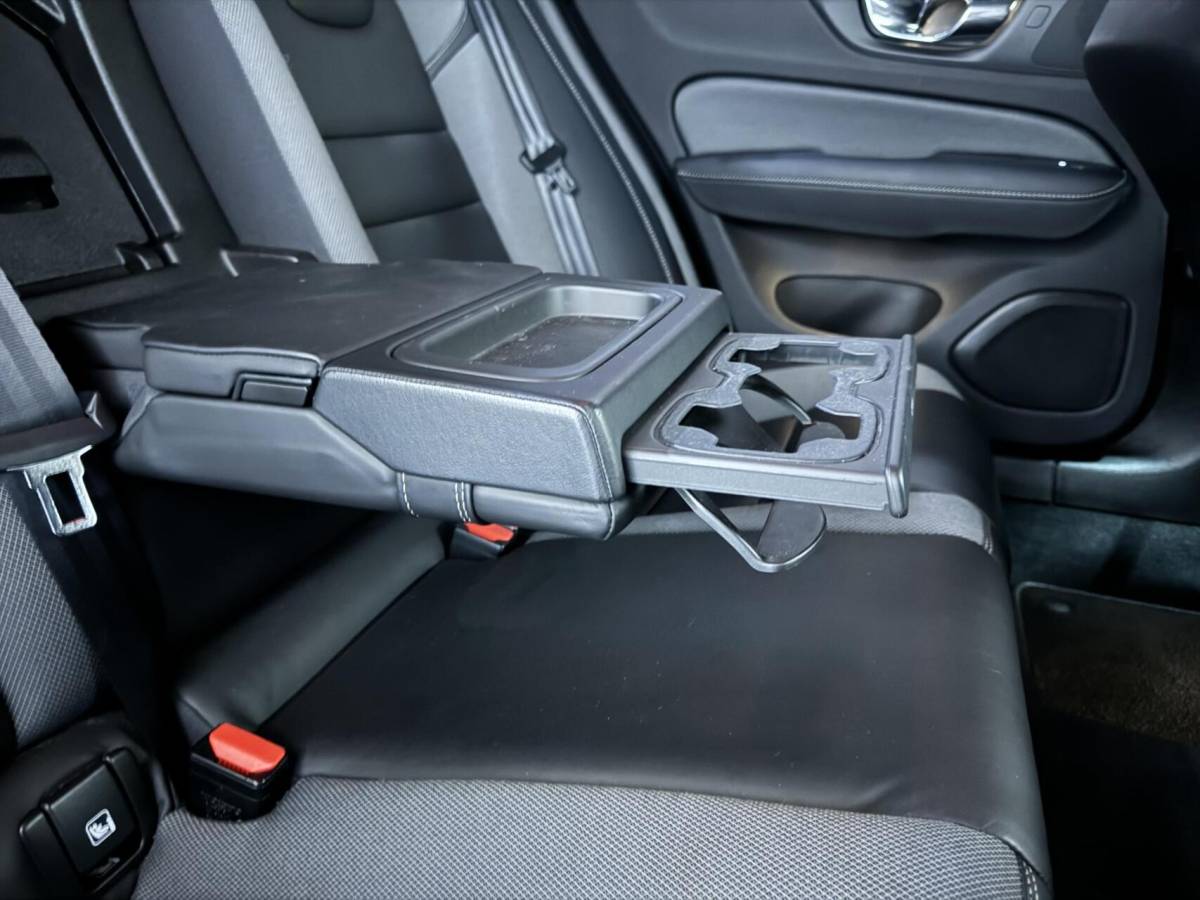 Volvo S60 Volvo S60 2.0 T4 R-Design Autopilot Camera CarPlay Trekh. NAP