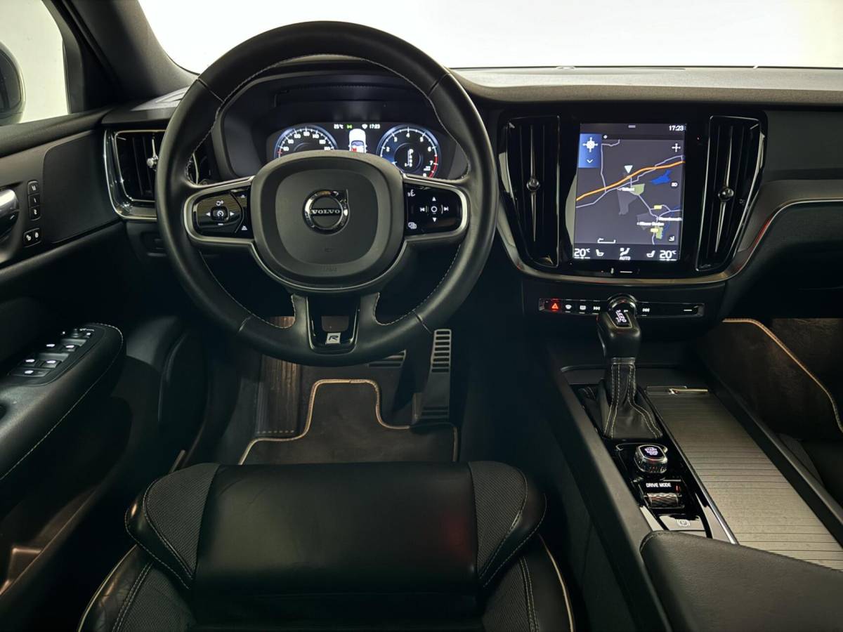 Volvo S60 Volvo S60 2.0 T4 R-Design Autopilot Camera CarPlay Trekh. NAP