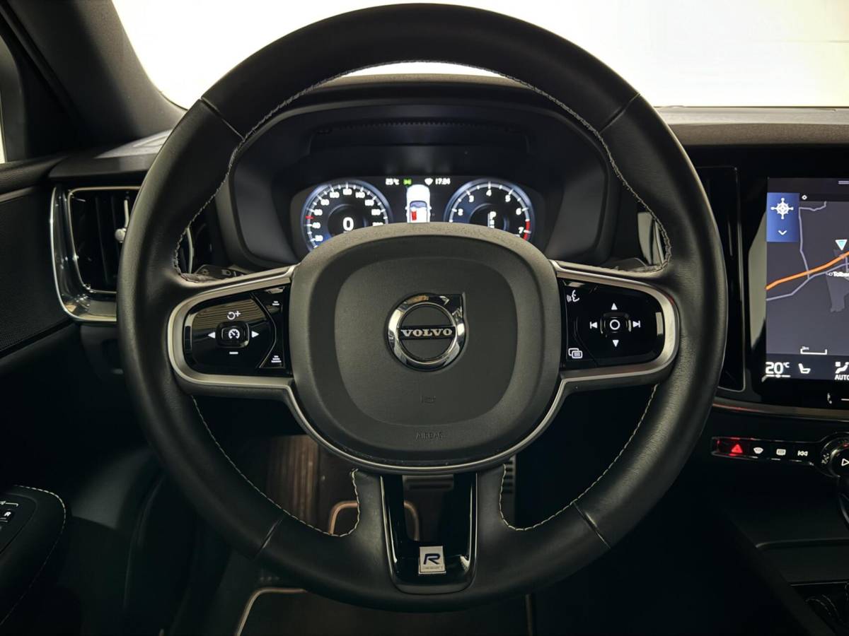 Volvo S60 Volvo S60 2.0 T4 R-Design Autopilot Camera CarPlay Trekh. NAP