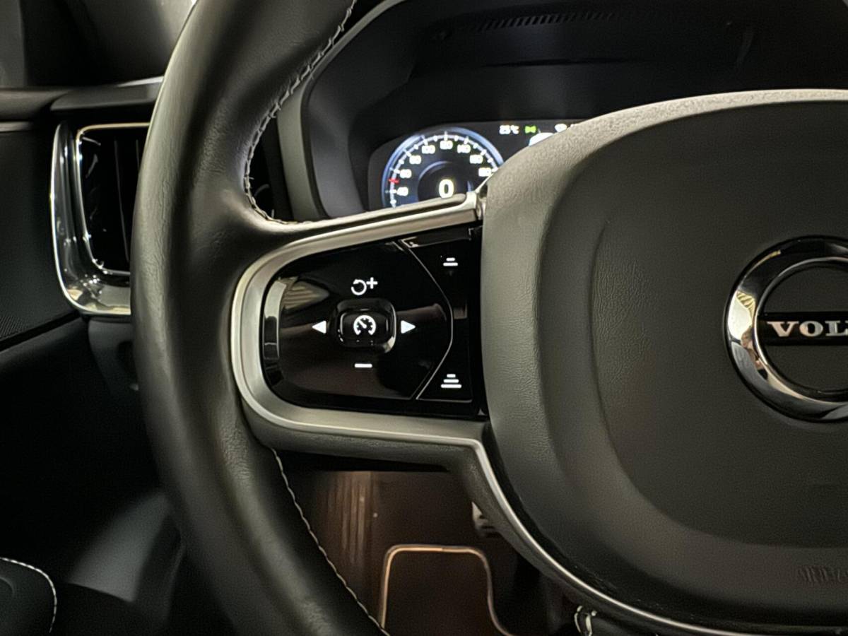 Volvo S60 Volvo S60 2.0 T4 R-Design Autopilot Camera CarPlay Trekh. NAP