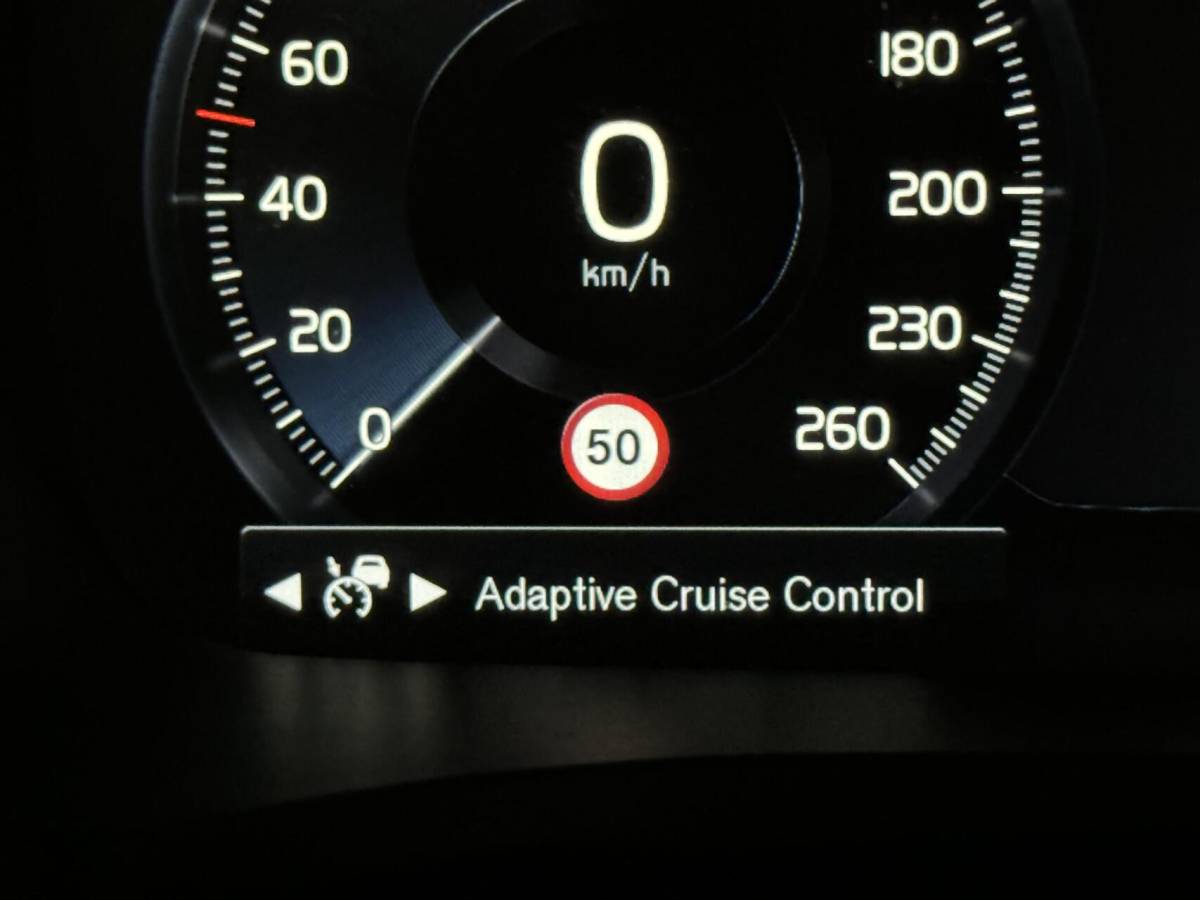 Volvo S60 Volvo S60 2.0 T4 R-Design Autopilot Camera CarPlay Trekh. NAP