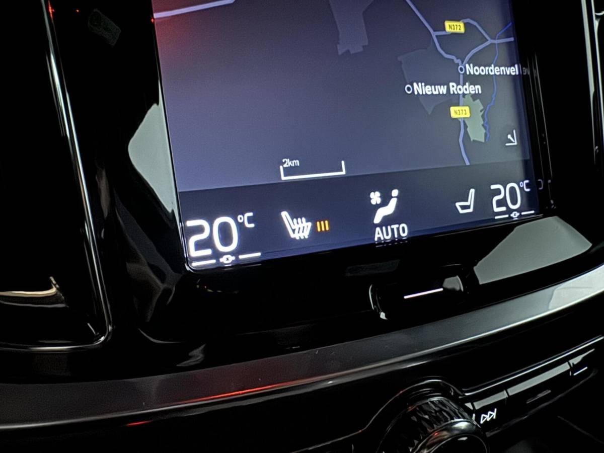 Volvo S60 Volvo S60 2.0 T4 R-Design Autopilot Camera CarPlay Trekh. NAP