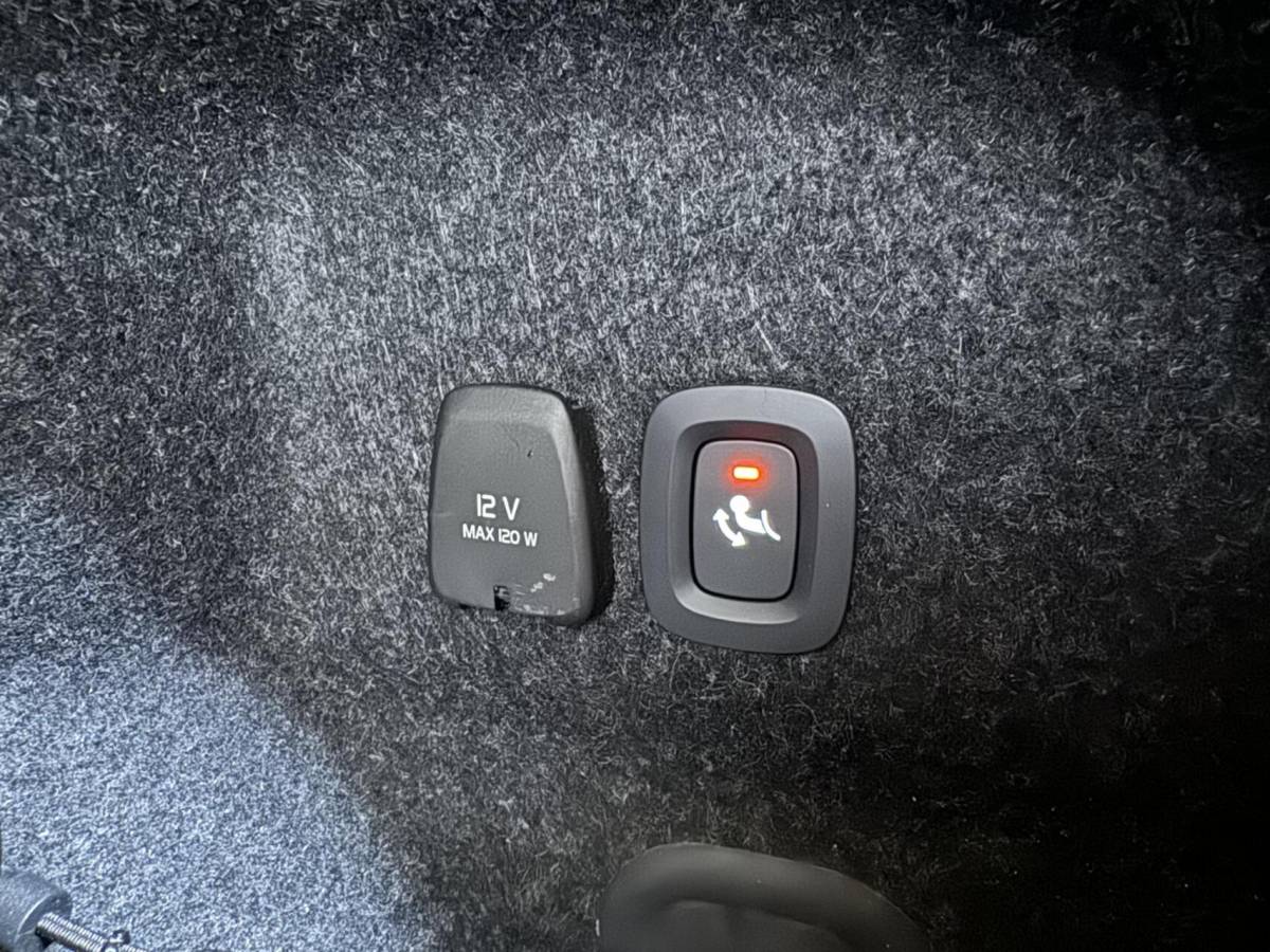 Volvo S60 Volvo S60 2.0 T4 R-Design Autopilot Camera CarPlay Trekh. NAP