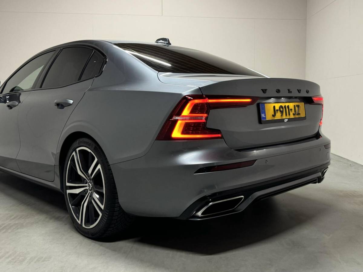 Volvo S60 Volvo S60 2.0 T4 R-Design Autopilot Camera CarPlay Trekh. NAP