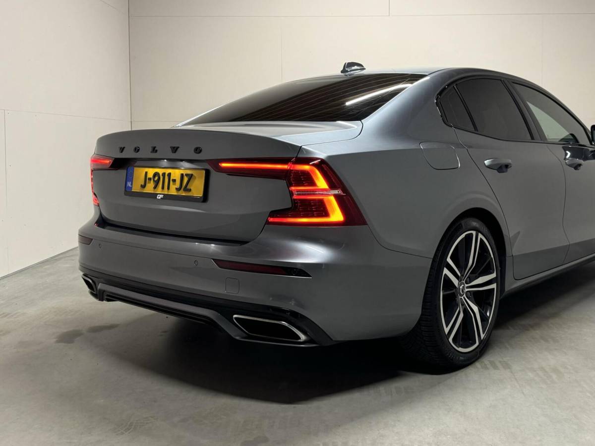 Volvo S60 Volvo S60 2.0 T4 R-Design Autopilot Camera CarPlay Trekh. NAP