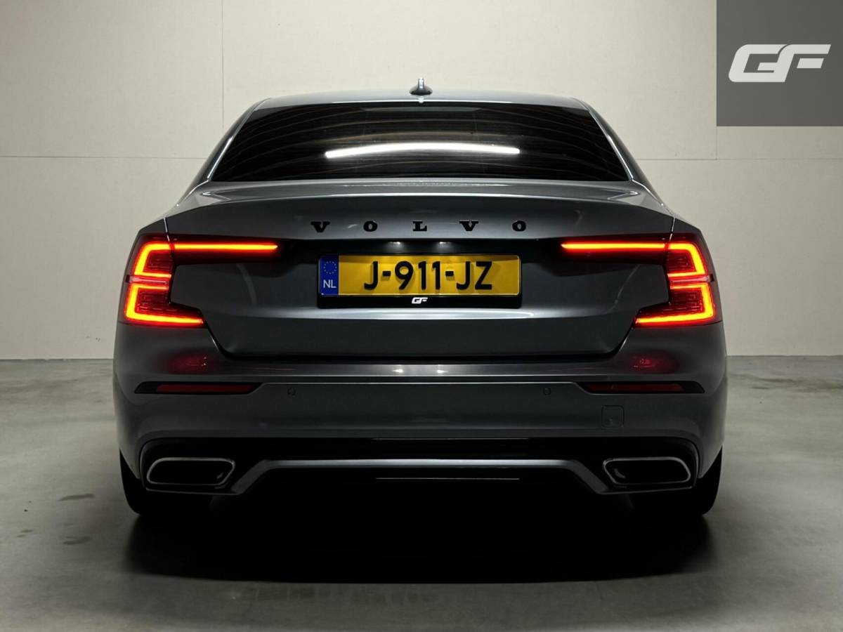 Volvo S60 Volvo S60 2.0 T4 R-Design Autopilot Camera CarPlay Trekh. NAP