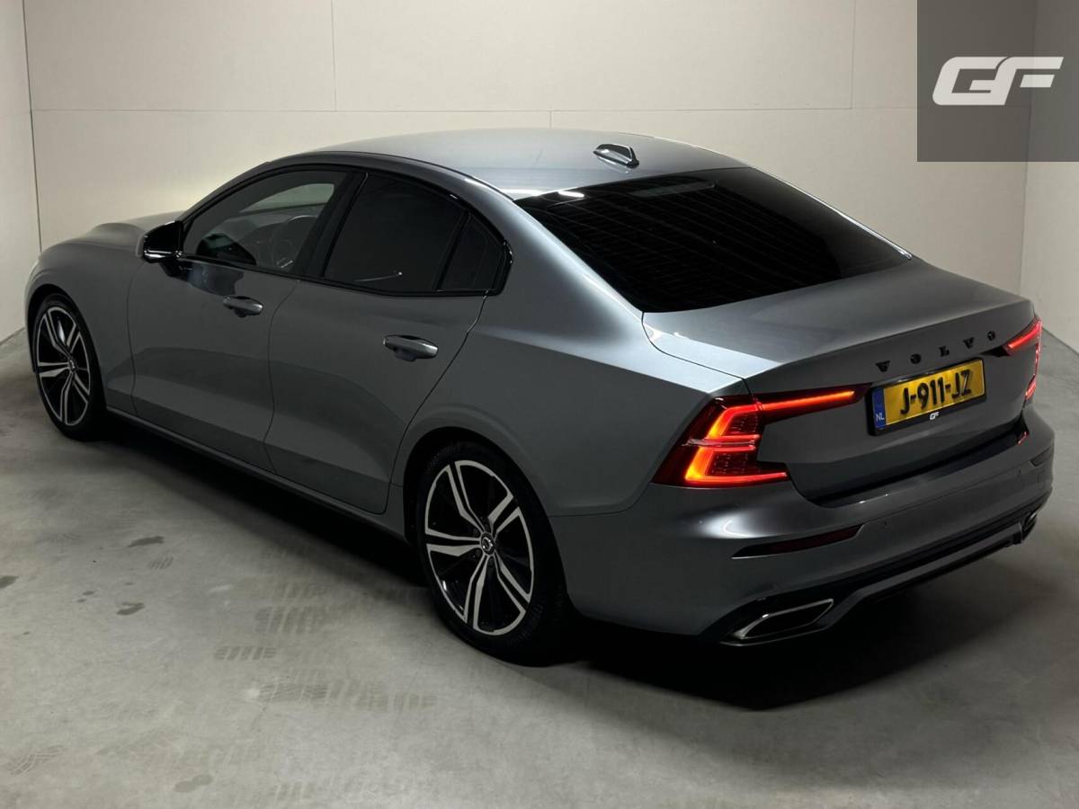 Volvo S60 Volvo S60 2.0 T4 R-Design Autopilot Camera CarPlay Trekh. NAP