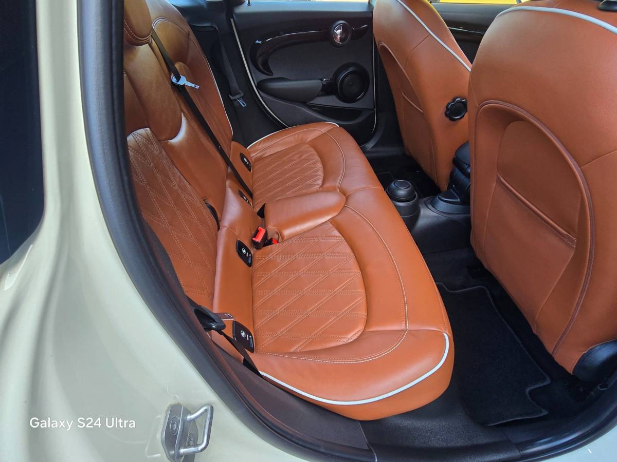 MINI 5-Deurs Mini 5-Deurs 1.5 Cooper 60 Years Edition / Aut / 5 Deurs / Open Pano / Cognac Leder / Navi / Camera / Led / Pdc / 17 Inch