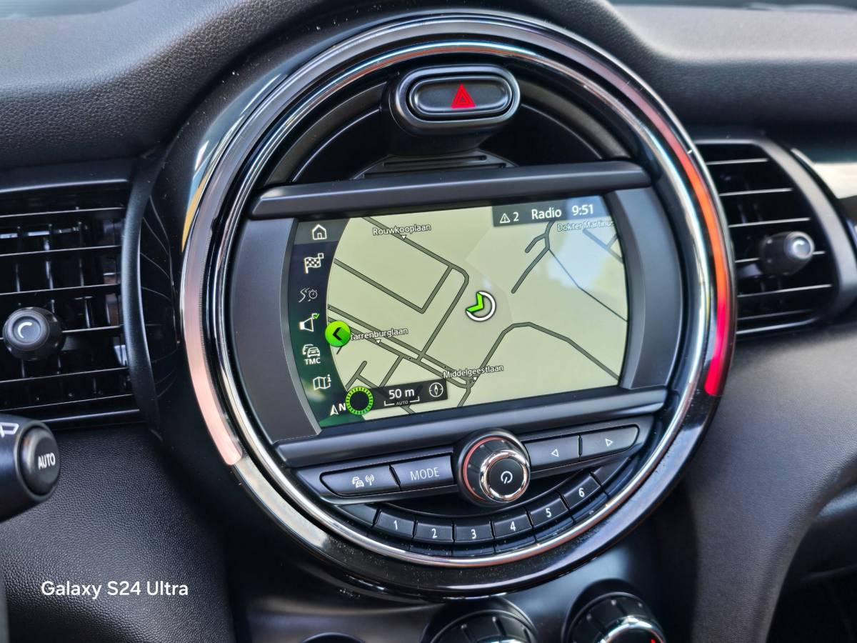 MINI 5-Deurs Mini 5-Deurs 1.5 Cooper 60 Years Edition / Aut / 5 Deurs / Open Pano / Cognac Leder / Navi / Camera / Led / Pdc / 17 Inch
