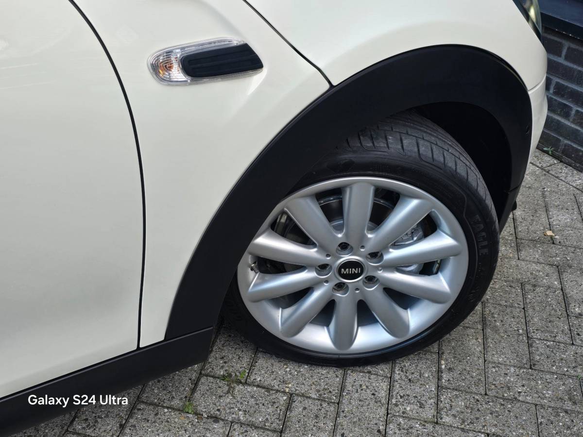 MINI 5-Deurs Mini 5-Deurs 1.5 Cooper 60 Years Edition / Aut / 5 Deurs / Open Pano / Cognac Leder / Navi / Camera / Led / Pdc / 17 Inch