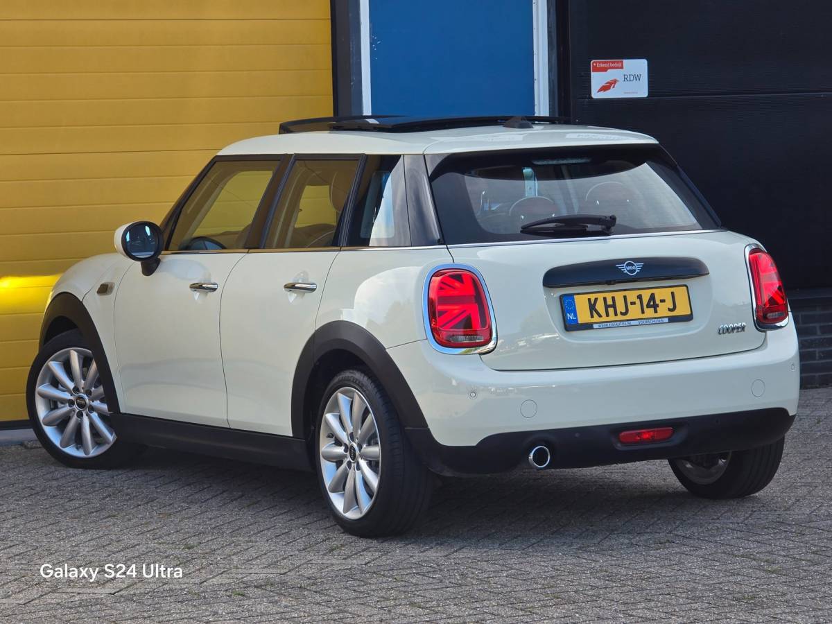 MINI 5-Deurs Mini 5-Deurs 1.5 Cooper 60 Years Edition / Aut / 5 Deurs / Open Pano / Cognac Leder / Navi / Camera / Led / Pdc / 17 Inch