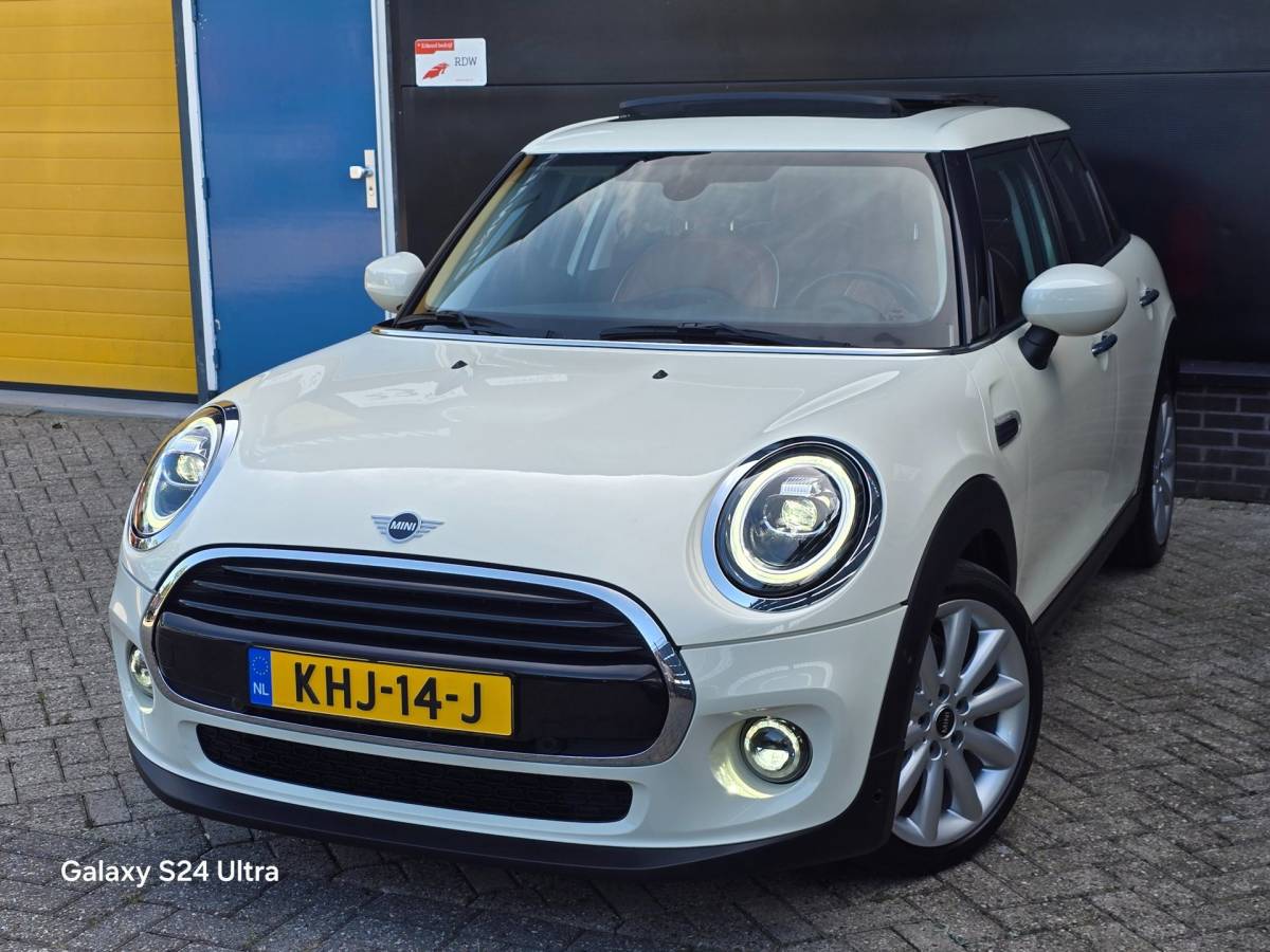 MINI 5-Deurs Mini 5-Deurs 1.5 Cooper 60 Years Edition / Aut / 5 Deurs / Open Pano / Cognac Leder / Navi / Camera / Led / Pdc / 17 Inch