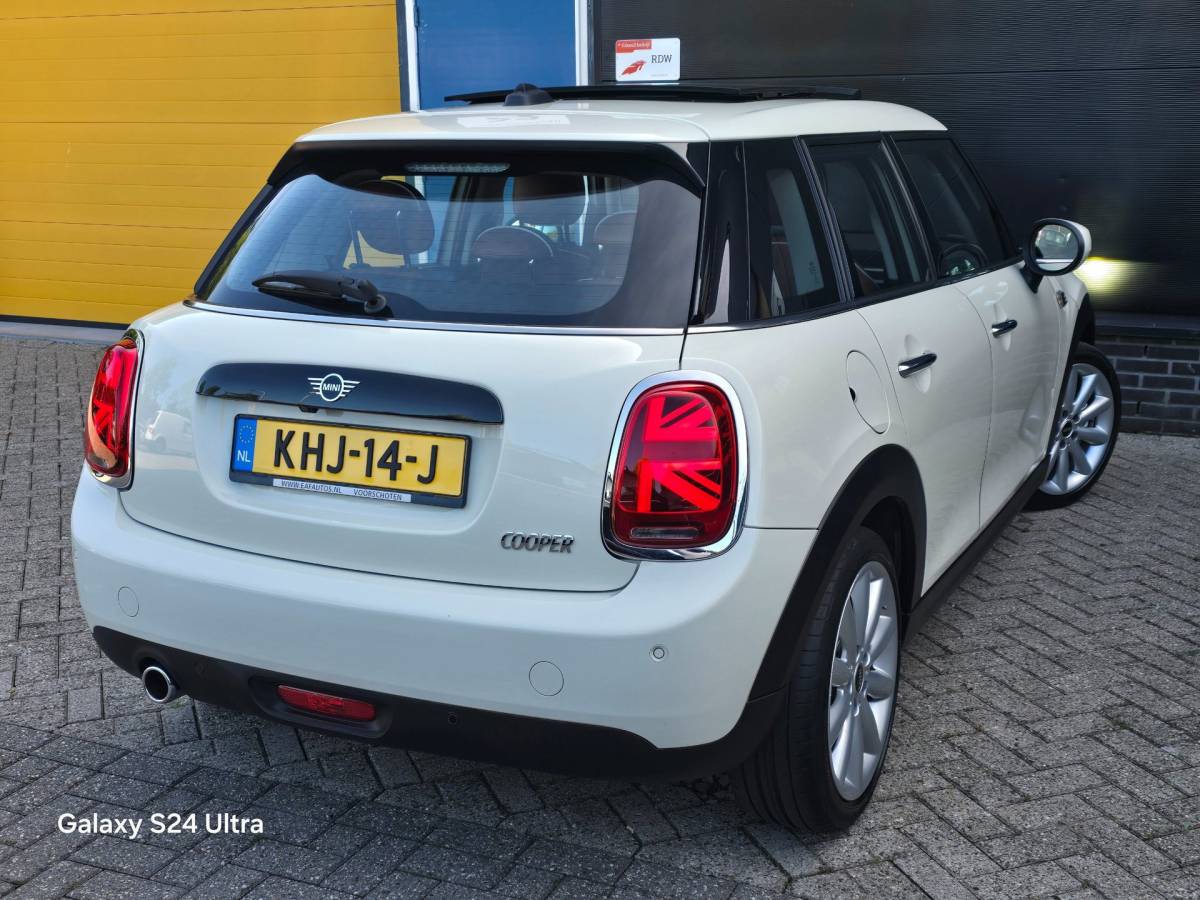 MINI 5-Deurs Mini 5-Deurs 1.5 Cooper 60 Years Edition / Aut / 5 Deurs / Open Pano / Cognac Leder / Navi / Camera / Led / Pdc / 17 Inch