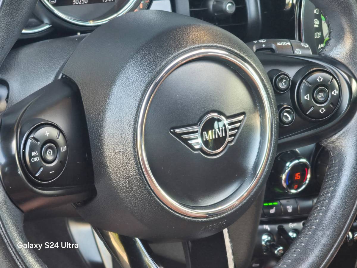 MINI 5-Deurs Mini 5-Deurs 1.5 Cooper 60 Years Edition / Aut / 5 Deurs / Open Pano / Cognac Leder / Navi / Camera / Led / Pdc / 17 Inch