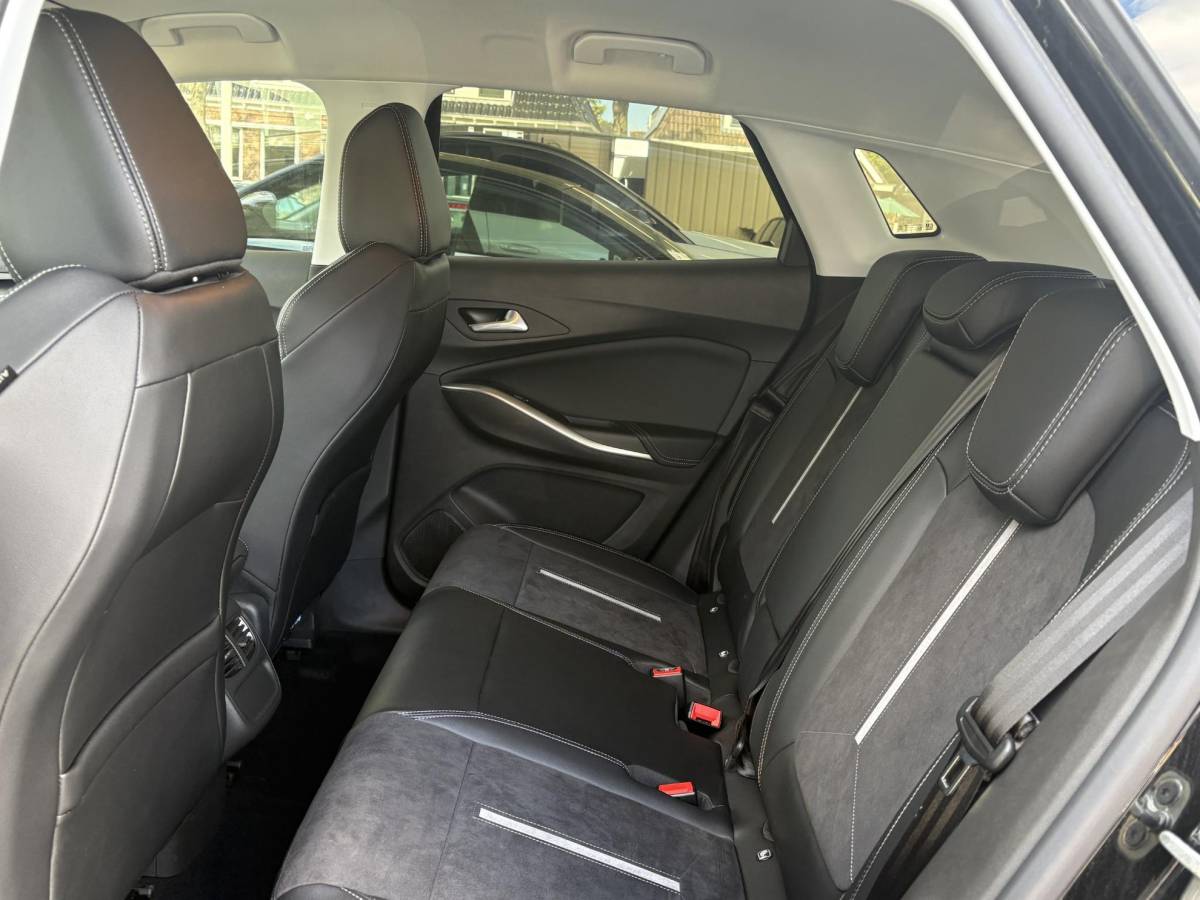 Opel Grandland Opel Grandland 1.6 Turbo Plug-In Hybrid 4×4 GSe | AGR Comfortstoelen | 360gr camera | Elektr. Achterklep | Winterpakket | LED koplampen