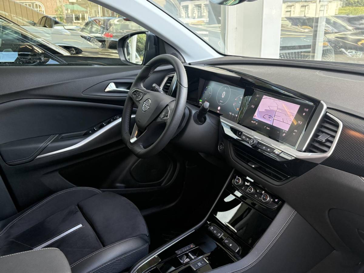 Opel Grandland Opel Grandland 1.6 Turbo Plug-In Hybrid 4×4 GSe | AGR Comfortstoelen | 360gr camera | Elektr. Achterklep | Winterpakket | LED koplampen
