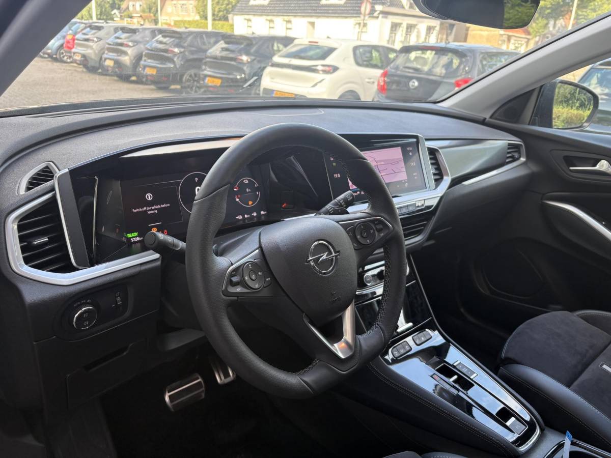 Opel Grandland Opel Grandland 1.6 Turbo Plug-In Hybrid 4×4 GSe | AGR Comfortstoelen | 360gr camera | Elektr. Achterklep | Winterpakket | LED koplampen