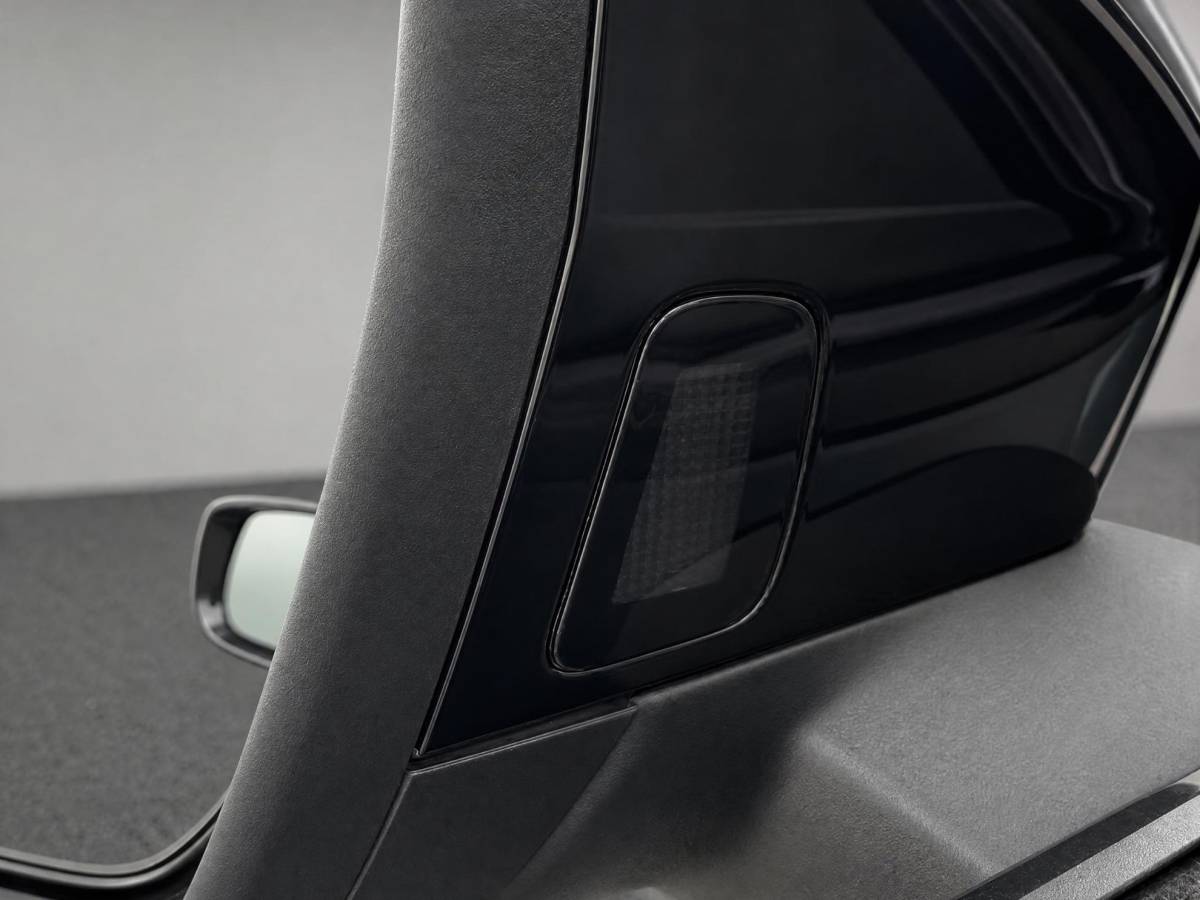 Volkswagen Tiguan Volkswagen Tiguan 1.5 eHybrid 272pk DSG R-Line Edition  · Panoramadak · Inklap. Trekhaak · 360 Camera · Leder Varenna · Elek. Stoelen + Massage · Head-Up Display · Harman Kardon · Garantie t/m 19-05-2030 of 100.000km