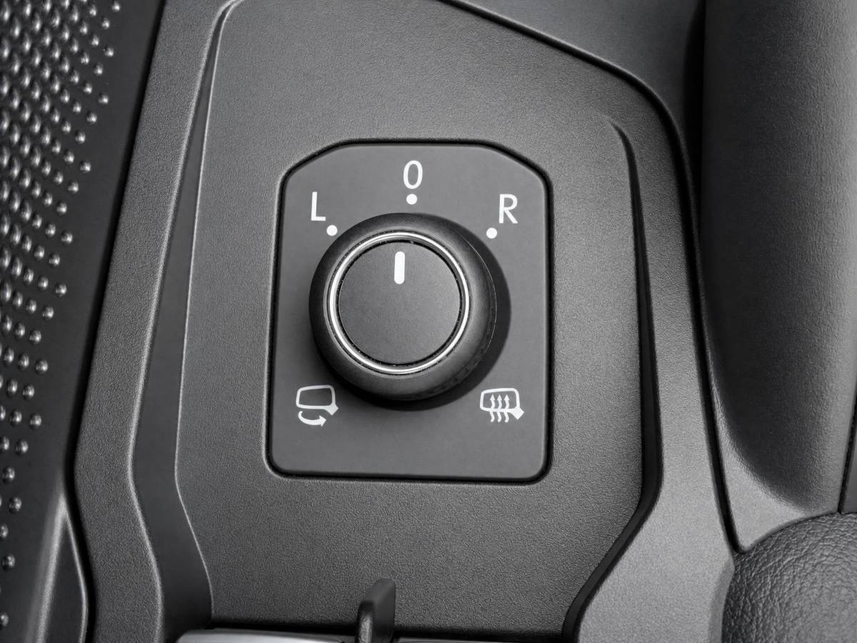 Volkswagen Tiguan Volkswagen Tiguan 1.5 eHybrid 272pk DSG R-Line Edition  · Panoramadak · Inklap. Trekhaak · 360 Camera · Leder Varenna · Elek. Stoelen + Massage · Head-Up Display · Harman Kardon · Garantie t/m 19-05-2030 of 100.000km
