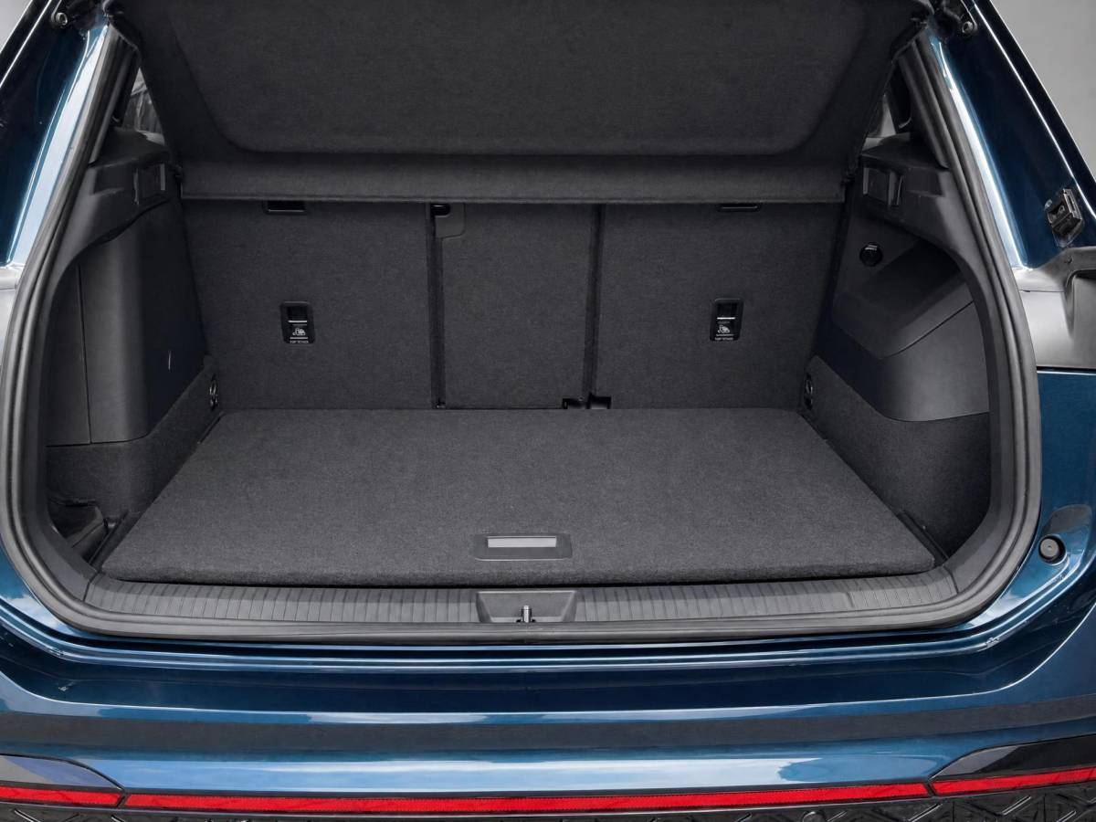 Volkswagen Tiguan Volkswagen Tiguan 1.5 eHybrid 272pk DSG R-Line Edition  · Panoramadak · Inklap. Trekhaak · 360 Camera · Leder Varenna · Elek. Stoelen + Massage · Head-Up Display · Harman Kardon · Garantie t/m 19-05-2030 of 100.000km