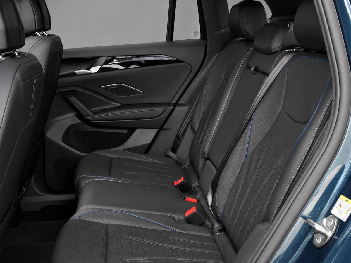 Volkswagen Tiguan Volkswagen Tiguan 1.5 eHybrid 272pk DSG R-Line Edition  · Panoramadak · Inklap. Trekhaak · 360 Camera · Leder Varenna · Elek. Stoelen + Massage · Head-Up Display · Harman Kardon · Garantie t/m 19-05-2030 of 100.000km