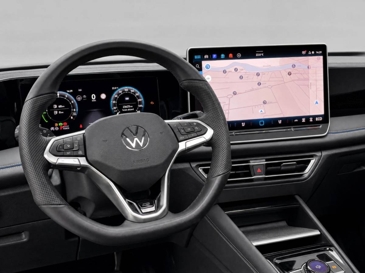 Volkswagen Tiguan Volkswagen Tiguan 1.5 eHybrid 272pk DSG R-Line Edition  · Panoramadak · Inklap. Trekhaak · 360 Camera · Leder Varenna · Elek. Stoelen + Massage · Head-Up Display · Harman Kardon · Garantie t/m 19-05-2030 of 100.000km
