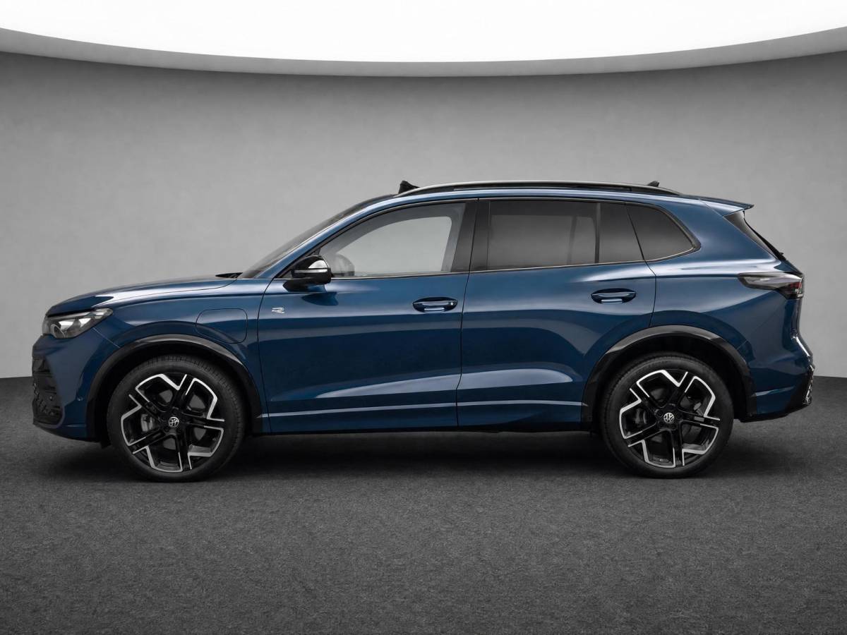 Volkswagen Tiguan Volkswagen Tiguan 1.5 eHybrid 272pk DSG R-Line Edition  · Panoramadak · Inklap. Trekhaak · 360 Camera · Leder Varenna · Elek. Stoelen + Massage · Head-Up Display · Harman Kardon · Garantie t/m 19-05-2030 of 100.000km