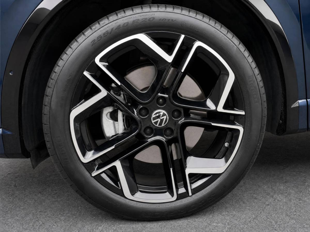 Volkswagen Tiguan Volkswagen Tiguan 1.5 eHybrid 272pk DSG R-Line Edition  · Panoramadak · Inklap. Trekhaak · 360 Camera · Leder Varenna · Elek. Stoelen + Massage · Head-Up Display · Harman Kardon · Garantie t/m 19-05-2030 of 100.000km