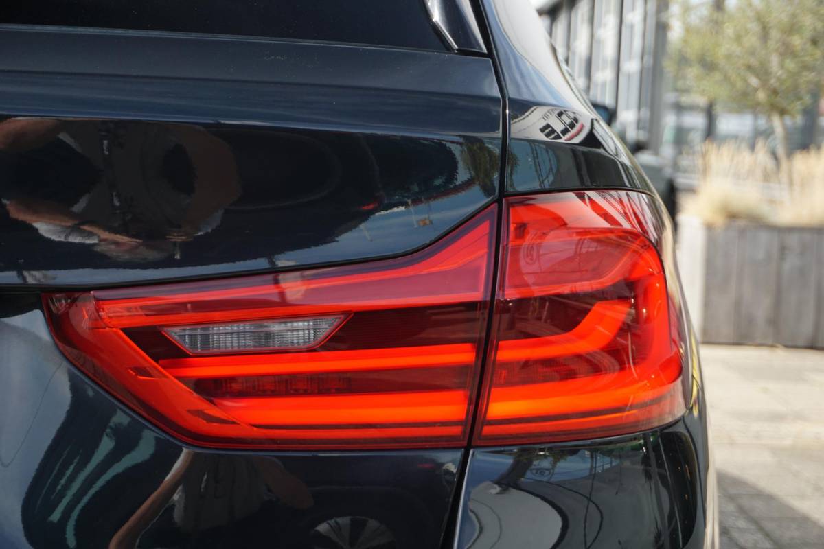 BMW 5 Serie BMW 5-serie Touring 530i High Executive | M-Sport | 4WS | PANO |
