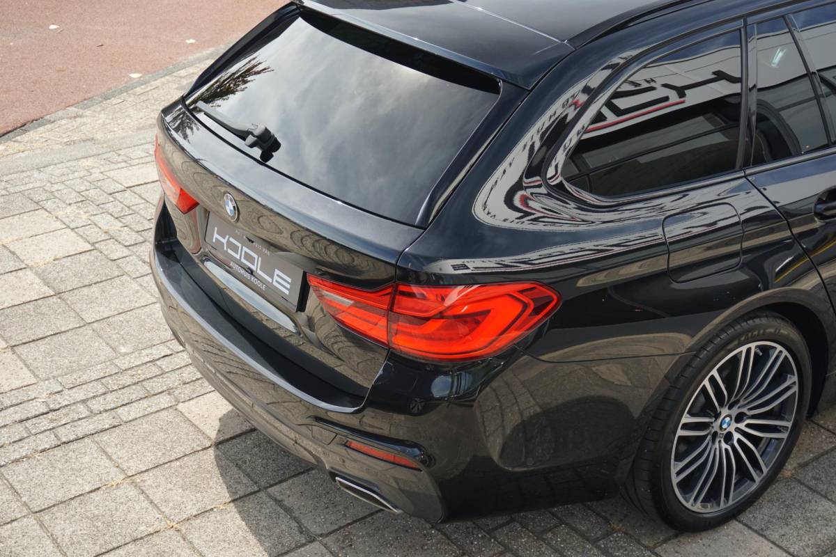 BMW 5 Serie BMW 5-serie Touring 530i High Executive | M-Sport | 4WS | PANO |