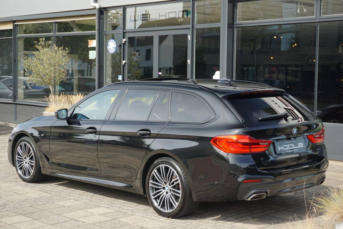 BMW 5 Serie BMW 5-serie Touring 530i High Executive | M-Sport | 4WS | PANO |