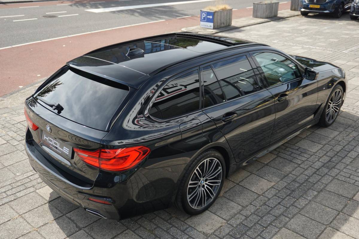 BMW 5 Serie BMW 5-serie Touring 530i High Executive | M-Sport | 4WS | PANO |