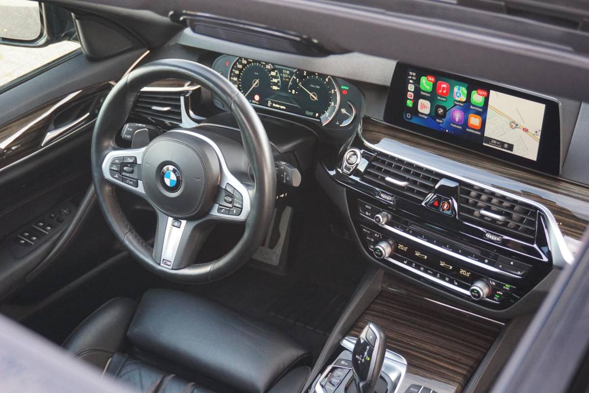 BMW 5 Serie BMW 5-serie Touring 530i High Executive | M-Sport | 4WS | PANO |