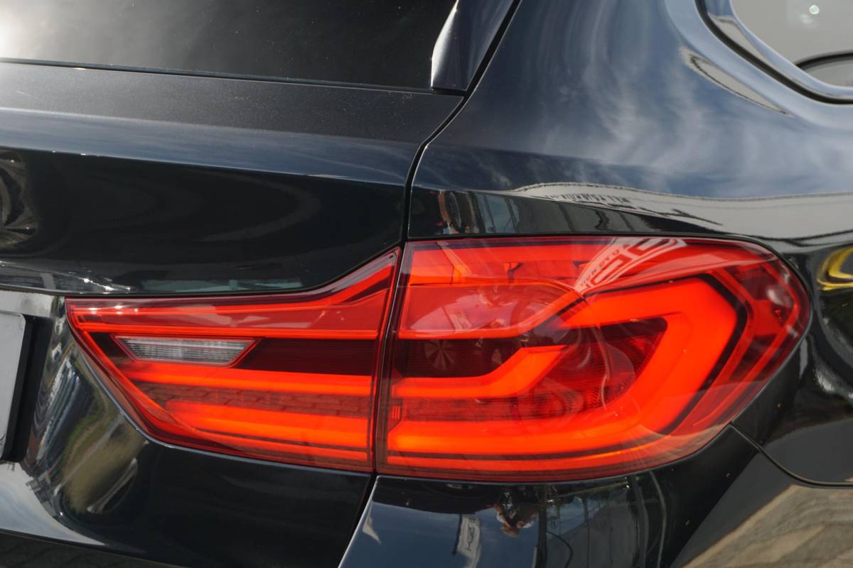 BMW 5 Serie BMW 5-serie Touring 530i High Executive | M-Sport | 4WS | PANO |