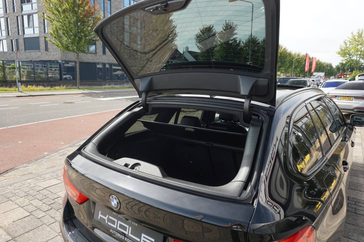 BMW 5 Serie BMW 5-serie Touring 530i High Executive | M-Sport | 4WS | PANO |