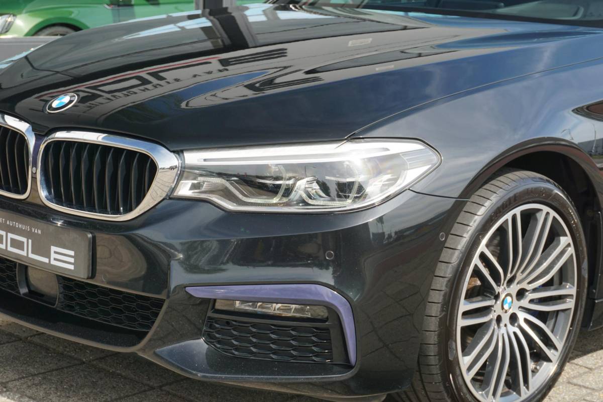 BMW 5 Serie BMW 5-serie Touring 530i High Executive | M-Sport | 4WS | PANO |