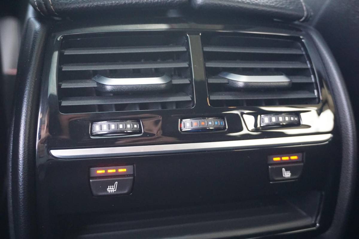BMW 5 Serie BMW 5-serie Touring 530i High Executive | M-Sport | 4WS | PANO |