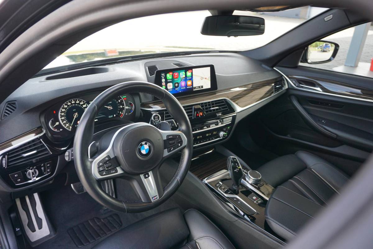 BMW 5 Serie BMW 5-serie Touring 530i High Executive | M-Sport | 4WS | PANO |