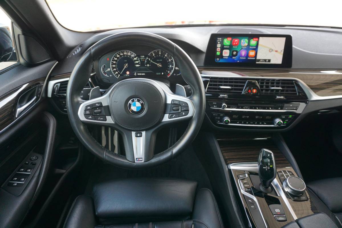 BMW 5 Serie BMW 5-serie Touring 530i High Executive | M-Sport | 4WS | PANO |