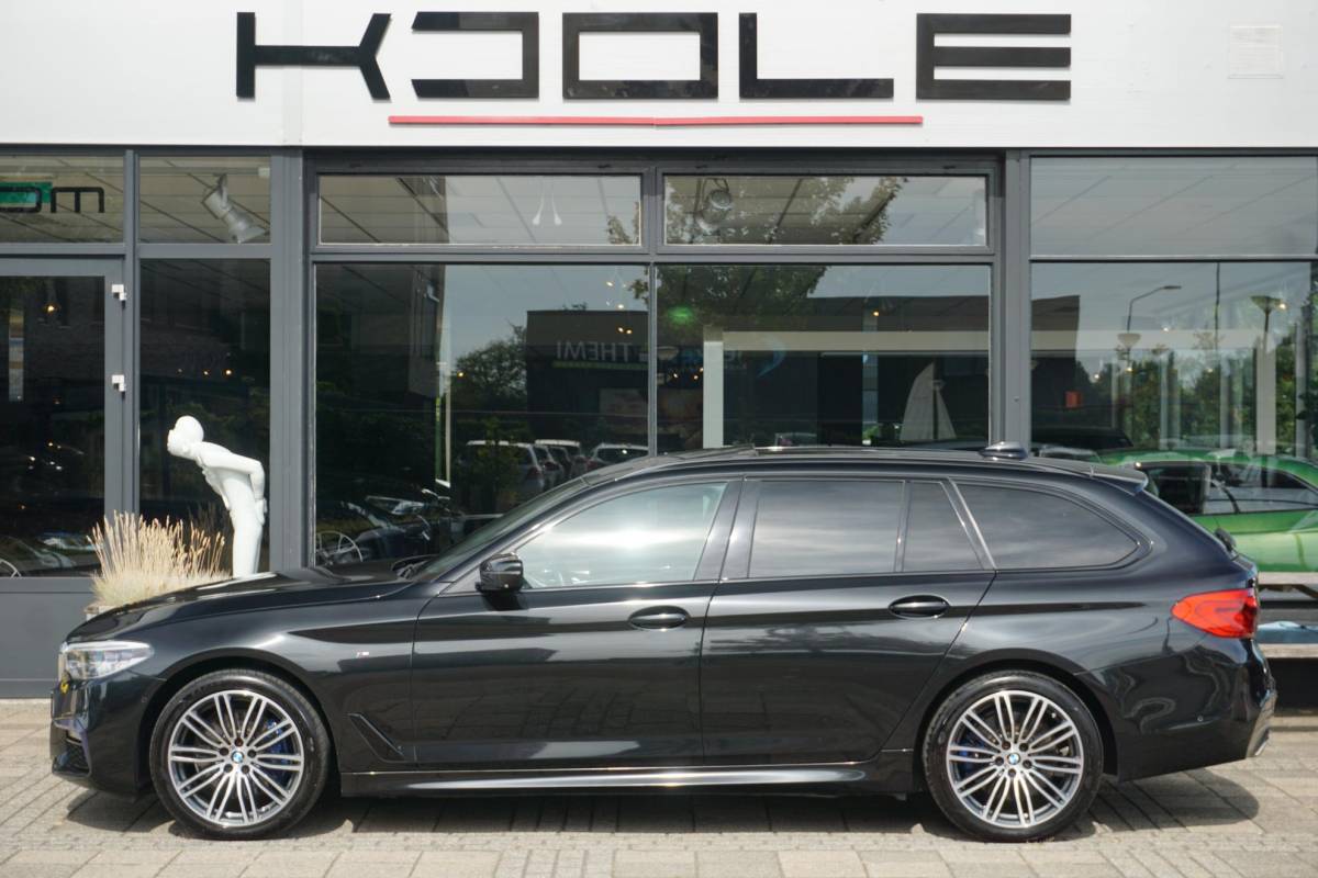 BMW 5 Serie BMW 5-serie Touring 530i High Executive | M-Sport | 4WS | PANO |