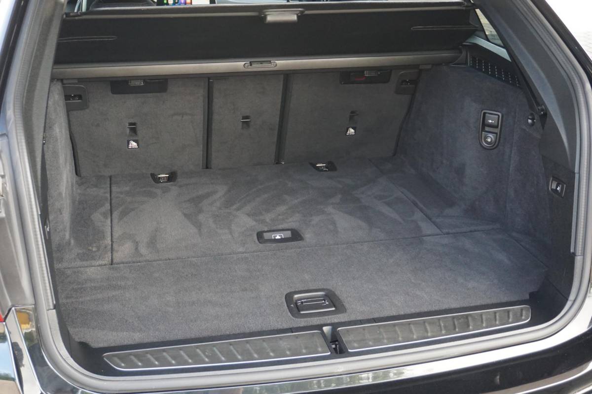 BMW 5 Serie BMW 5-serie Touring 530i High Executive | M-Sport | 4WS | PANO |