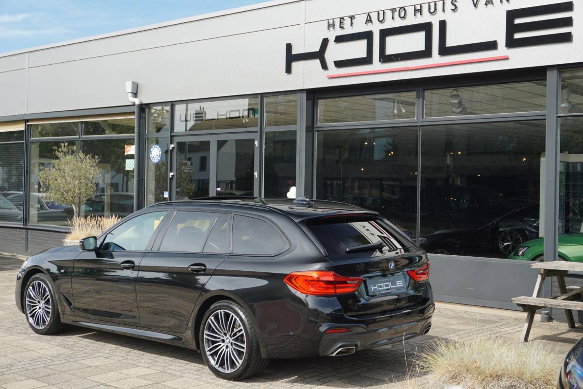BMW 5 Serie BMW 5-serie Touring 530i High Executive | M-Sport | 4WS | PANO |