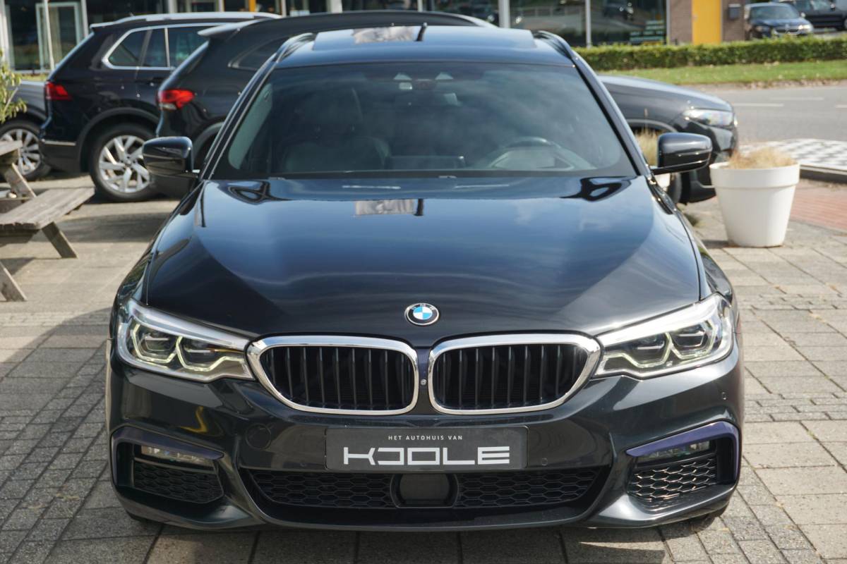 BMW 5 Serie BMW 5-serie Touring 530i High Executive | M-Sport | 4WS | PANO |
