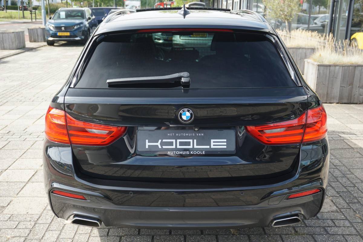 BMW 5 Serie BMW 5-serie Touring 530i High Executive | M-Sport | 4WS | PANO |