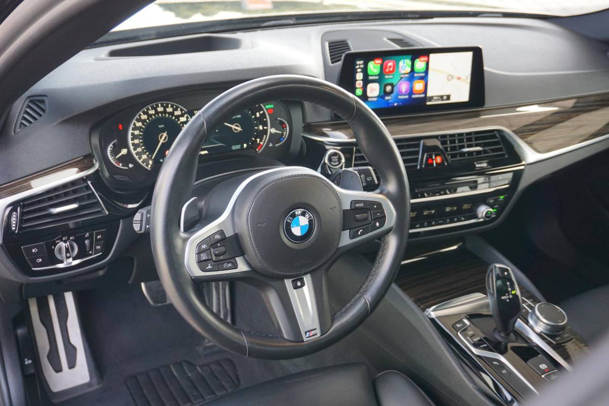 BMW 5 Serie BMW 5-serie Touring 530i High Executive | M-Sport | 4WS | PANO |