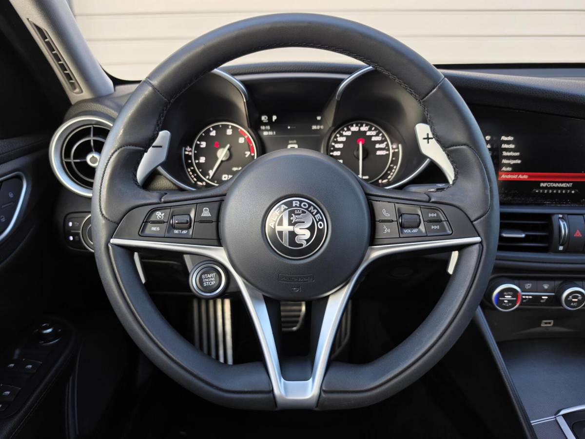 Alfa Romeo Giulia Alfa Romeo Giulia 2.0T Super ACC/Leder/Carplay/Dode/Keyless/Camara/DAB/