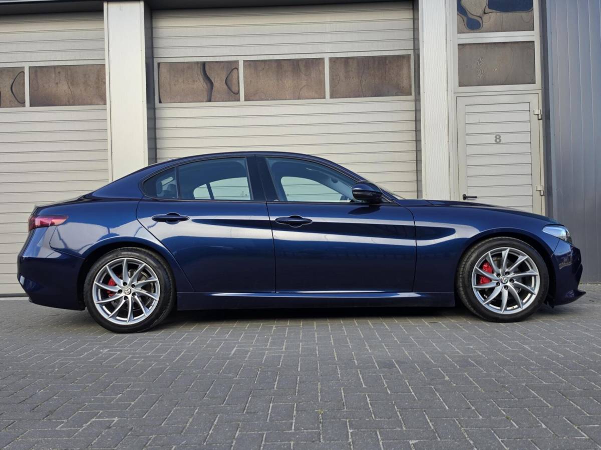 Alfa Romeo Giulia Alfa Romeo Giulia 2.0T Super ACC/Leder/Carplay/Dode/Keyless/Camara/DAB/
