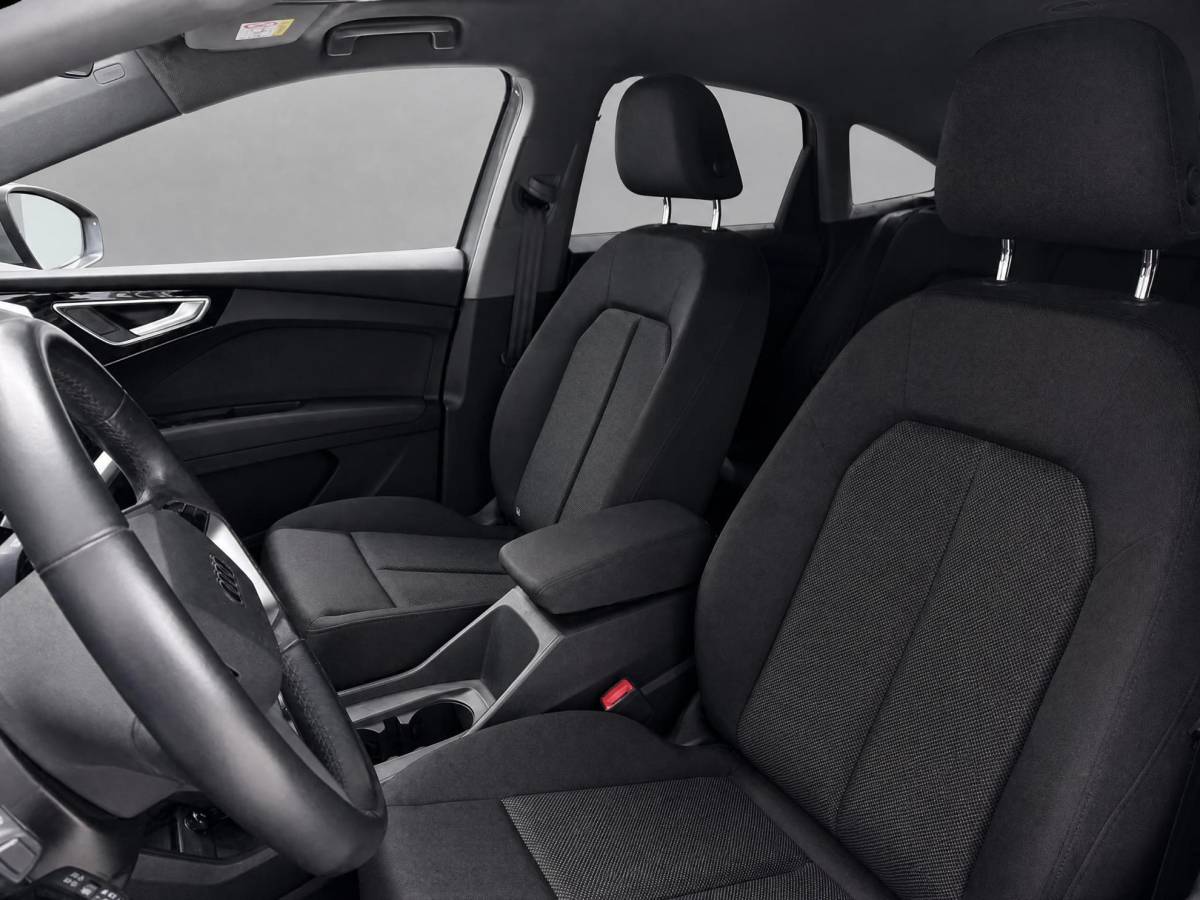 Audi Q4 Sportback e-tron Audi Q4 Sportback e-tron 40 204pk Edition 77 kWh · SOH 95,8% · Camera · Apple/Android Car Play · Cruise Control Adaptief · P-Sensoren · Elek. Achterklep · 19” Inch ·